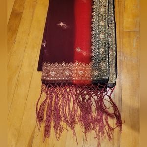Egyptian scarf with gold pattern